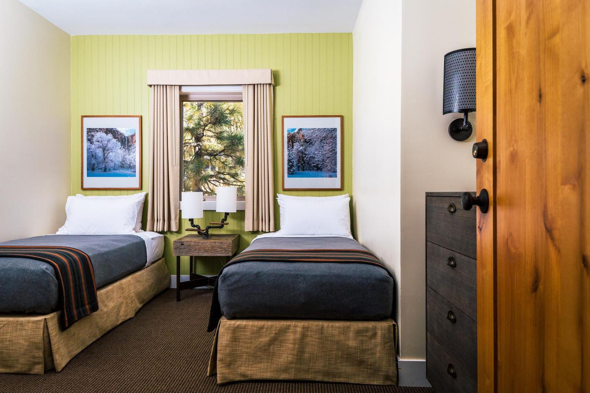 Two-Bedroom Villa Twin beds a King Bed